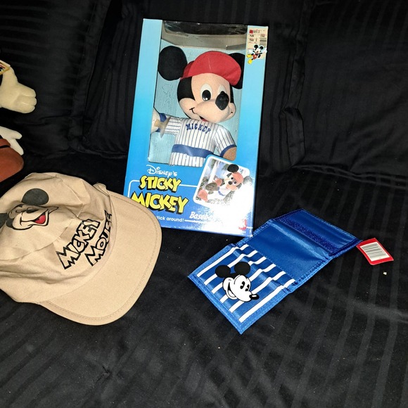 Disney's Sticky Mickey Mouse Baseball 11 in doll with cap and wallet - Picture 4 of 7